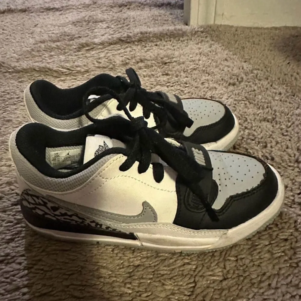 Jordan Kids Black and White Nike Strap Sneakers